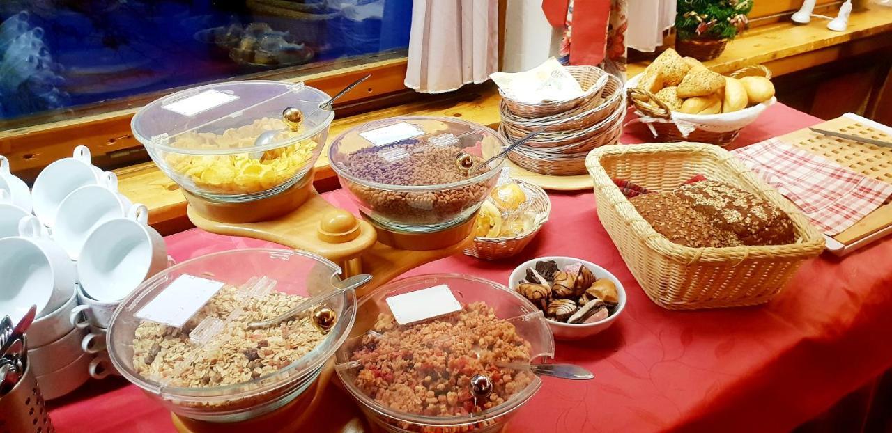 Hotel Schwarzer Adler Pettneu am Arlberg Ngoại thất bức ảnh